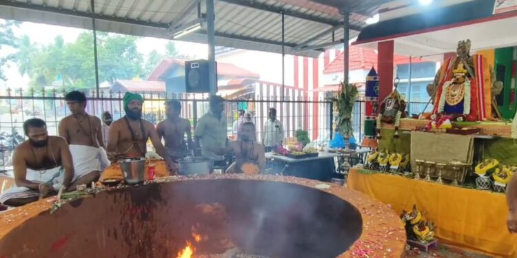 திண்டுக்கல் மலையடிவாரம் ஸ்ரீ அய்யப்பன் ஆலயத்தில் கார்த்திகை மகா சண்டி யாகம் நடைபெற்றது