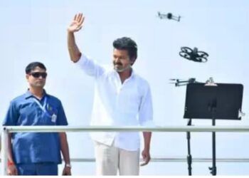 “திமுக ஒரு தீயசக்தி; தவெக ஒரு தூயசக்தி” – ஈரோட்டில் அனல் பறக்கப் பேசிய விஜய்!