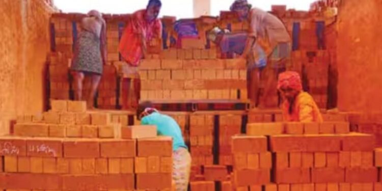 கோவை செங்கல் சூளைகளுக்கு ரூ. 900 கோடி அபராதம் விதிக்க பரிந்துரை