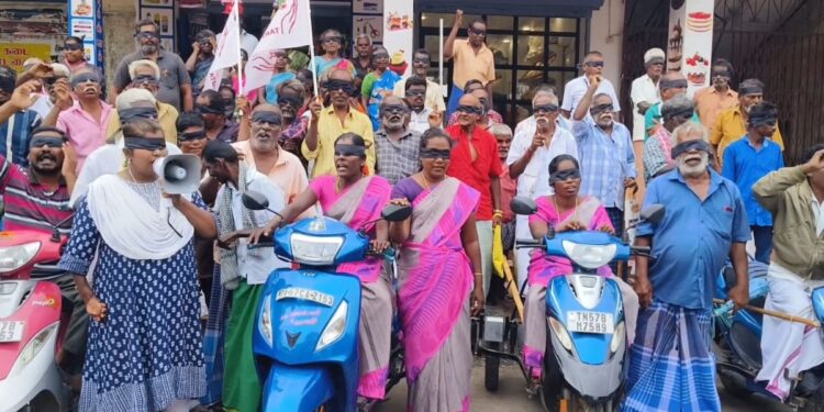 திண்டுக்கலில் மாற்றுத்திறனாளிகள் கருப்பு துணியுடன் கண்டன ஆர்ப்பாட்டம்