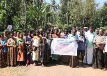 பந்தலூர் 150 வீடுகளில் கருப்புக் கொடி கட்டி மக்கள் தேர்தல் புறக்கணிப்புப் போராட்டம்!