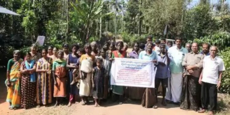 பந்தலூர் 150 வீடுகளில் கருப்புக் கொடி கட்டி மக்கள் தேர்தல் புறக்கணிப்புப் போராட்டம்!