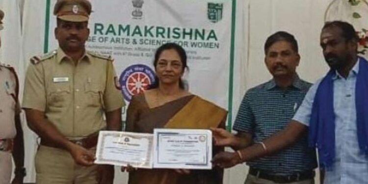 தொண்டாமுத்தூர் கிராமங்களில் ஸ்ரீ ராமகிருஷ்ணா மகளிர் கல்லூரி மாணவிகளின் சமூக நலப்பணி