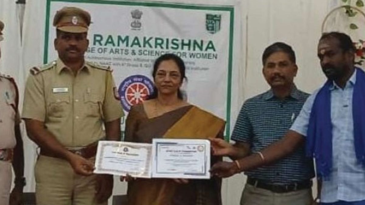 தொண்டாமுத்தூர் கிராமங்களில் ஸ்ரீ ராமகிருஷ்ணா மகளிர் கல்லூரி மாணவிகளின் சமூக நலப்பணி