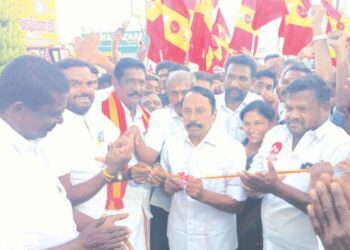 “எம்.ஜி.ஆருக்குப் பின் விஜய் தான்”: தமிழக அரசியலில் புயலைக் கிளப்பும் செங்கோட்டையனின் அதிரடித் தேர்தல் பரப்புரை!