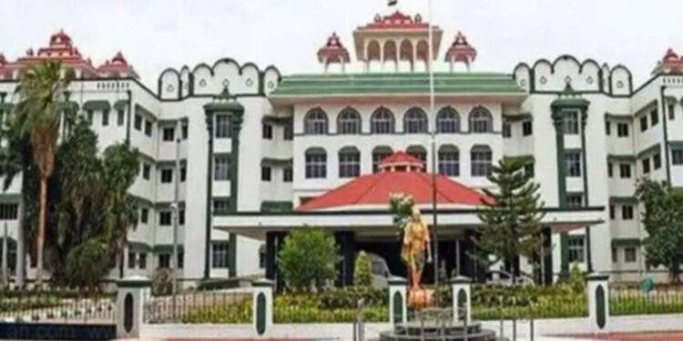 நடிகை மீரா மிதுன் மீதான வன்கொடுமை ரத்து மனுவை உயர்நீதிமன்றம் தள்ளுபடி!