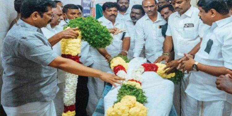 திருப்பரங்குன்றம் தீப விவகாரத்தில் உயிரிழந்த பூர்ணசந்திரனுக்கு அஞ்சலி: பாதிக்கப்பட்ட குடும்பத்திற்கு நேரில் ஆறுதல்