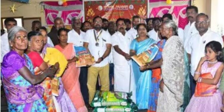 திண்டுக்கல் மதர் தெரசா லயன்ஸ் சங்கத்தின் கிறிஸ்துமஸ், புத்தாண்டு விழா: குழந்தைகள், முதியோர்களுக்கு நலத்திட்ட உதவிகள் வழங்கல்