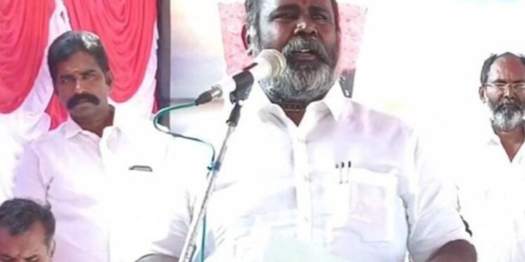 கட்சி மாறியவர்கள் அமைதியாக இருக்க வேண்டும்  முன்னாள் அமைச்சர் ஆர்.பி.உதயக்குமார் பேச்சு