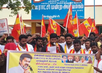 நத்தம் செங்குறிச்சி பிச்சம்பட்டியில் அடிப்படை வசதிகள் கோரி தவெக சார்பில் கண்டன ஆர்ப்பாட்டம்