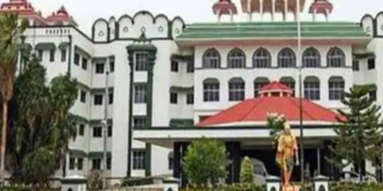 ஓய்வூதியப் பலன்கள் வழங்காதது ஏன்? தமிழக வருவாய்த்துறை செயலர் ஆஜராக உயர்நீதிமன்றம் ஆணை!