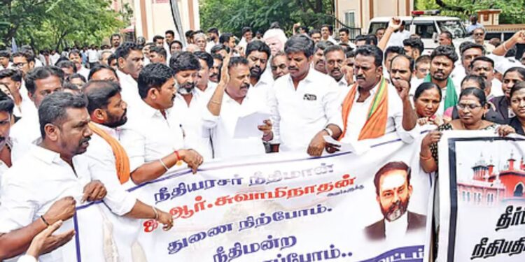 நீதிமன்ற உத்தரவை நிறைவேற்றக் கோரி மக்கள் உண்ணாவிரதப் போராட்டம்!