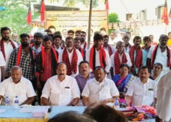 கோபிசெட்டிபாளையத்தில் திமுகவின் பலம் அதிகரிப்பு வடக்கு மாவட்டச் செயலாளர் நல்லசிவம் முன்னிலையில் இணைந்தனர்