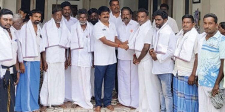 புதுக்கோட்டையில் தி.மு.க.வுக்கு பின்னடைவு தி.மு.க.வினர் அ.தி.மு.க.வில் இணைந்தனர்!