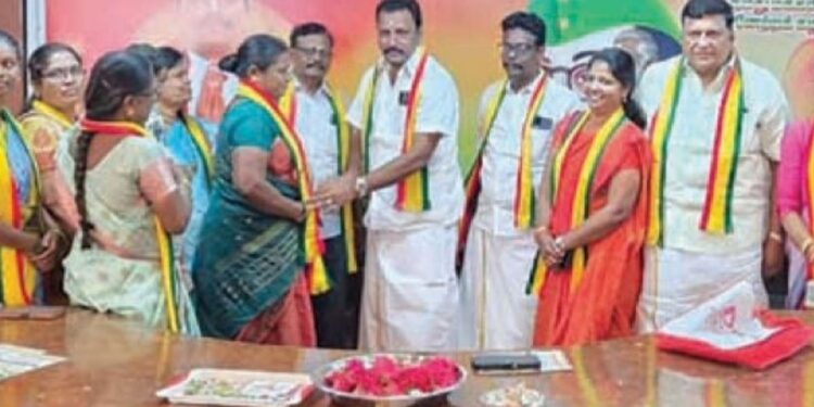 தேர்தல் களத்தில் தீவிரம் காட்டும் நமது மக்கள் முன்னேற்ற கழகம்: கம்பத்தில் முதல் தொகுதி அலுவலகம் திறப்பு