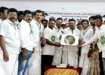 வேடசந்தூர் அ.தி.மு.க பூத் நிர்வாகிகள் ஆலோசனைக் கூட்டம் 2026-ல் ஆட்சி மாற்றத்தை ஏற்படுத்த முன்னாள் அமைச்சர் திண்டுக்கல் சீனிவாசன் அழைப்பு