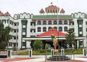 நீதிமன்றத்தின் உத்தரவுகளை மீறி தீபத்தூணில் தீபம் ஏற்ற தடை  தி.மு.க. அரசு மீது கடும் விமர்சனம்.