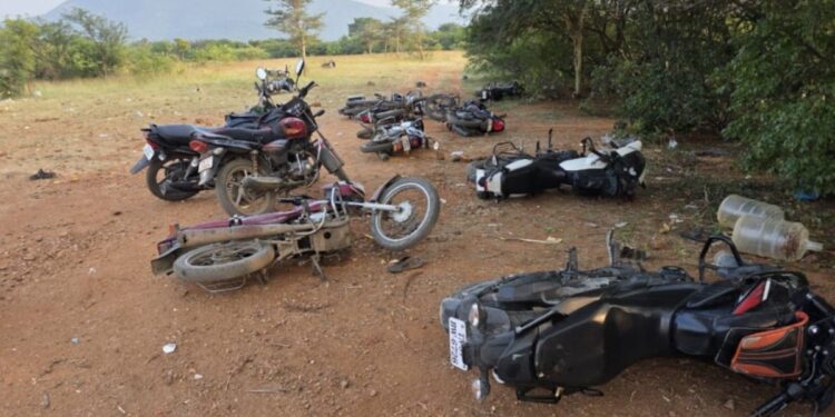 சேவல் சண்டை சூதாட்டக் கும்பலைச் சுற்றி வளைத்த தனிப்படை ஒரு லட்ச ரூபாய் பறிமுதல்!