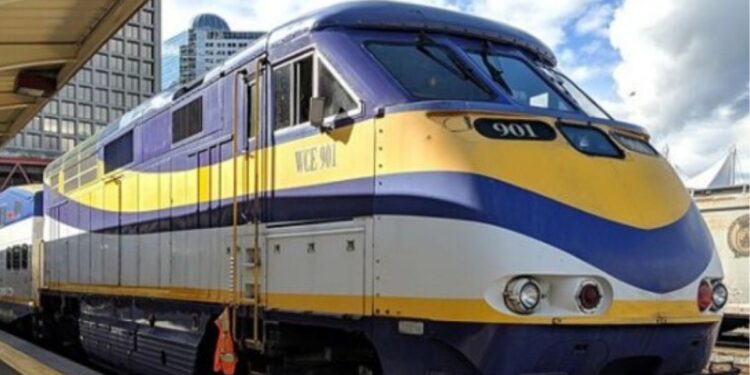 பாயும் வெஸ்ட் கோஸ்ட் எக்ஸ்பிரஸ்  சேலம் வழித்தட பயணிகளுக்குப் பாதுகாப்பு மற்றும் சொகுசுப் பயணம் உறுதி!