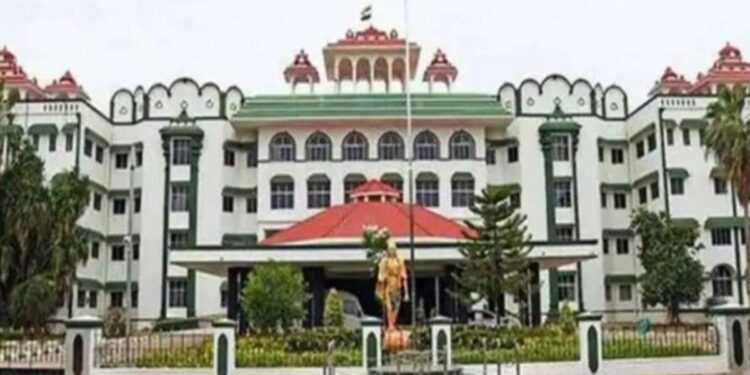 மதுவால் 2.98 லட்சம் பேர் பலி; டாஸ்மாக் எதிர்ப்பு வழக்கை உயர்நீதிமன்றம் ரத்து செய்தது.