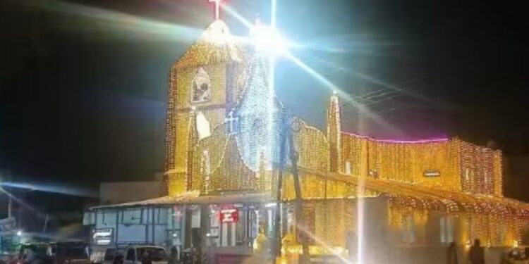 அன்னூர் வட்டார தேவாலயங்களில் பனிக்கால ஆரோக்கியம் காக்க ரசம் மற்றும் மூலிகை குடிநீரை பரிந்துரைக்கும் மருத்துவர்கள்