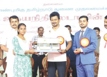 கோவைக்கு அதிநவீன ஹாக்கி மைதானம் தொடங்கி வைத்தார் துணை முதல்வர் உதயநிதி ஸ்டாலின்