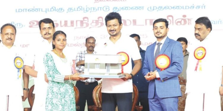 கோவைக்கு அதிநவீன ஹாக்கி மைதானம் தொடங்கி வைத்தார் துணை முதல்வர் உதயநிதி ஸ்டாலின்