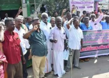 அடிப்படை வசதிகளின்றித் தவிக்கும் ஏத்தக்கோயில் ஊராட்சி  முடங்கிக்கிடக்கும் திட்டங்களால் இருளில் மூழ்கும் கிராமங்கள்