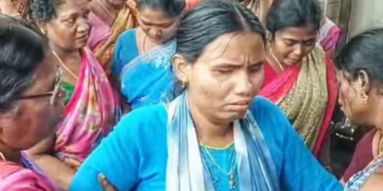 விபத்தில் தாயை இழந்த மாற்றுத்திறனாளி மகளுக்கு தற்காலிகப் பணி வழங்கியது சர்ச்சை