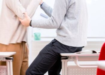 கும்பகோணம் அருகே பள்ளி மாணவர்கள் மோதல்: பிளஸ்-2 மாணவர் உயிரிழப்பு