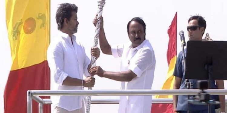 “புரட்சித் தலைவருக்குப் பிறகு புரட்சித் தளபதி விஜய்” செங்கோட்டையன் அனல் பறக்கும் பேச்சு!