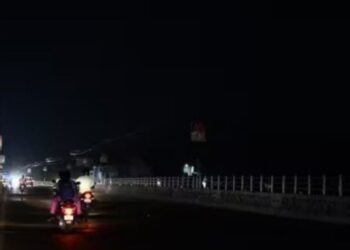 இருளில் மூழ்கும் திண்டுக்கல் நுழைவு வாயில்கள்  தொடரும் வழிப்பறி அச்சத்தால் பொதுமக்கள்