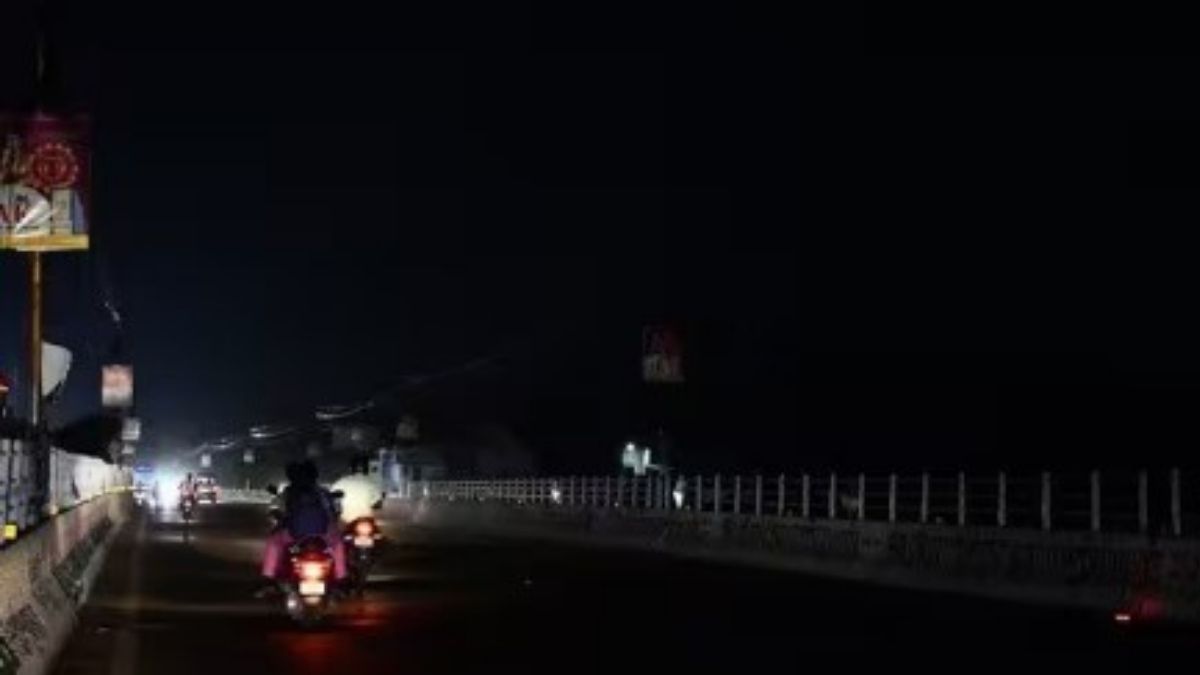 இருளில் மூழ்கும் திண்டுக்கல் நுழைவு வாயில்கள்  தொடரும் வழிப்பறி அச்சத்தால் பொதுமக்கள்