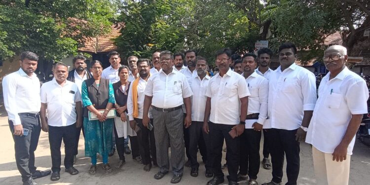 நிலக்கோட்டை வழக்கறிஞர்கள் சங்கத்தின் உரிமை முழக்க கண்டன ஆர்ப்பாட்டம்!