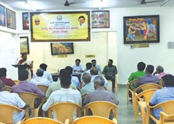 மதுரையில் ஆட்சி மொழிச் சட்ட வார விழா நிறைவு  தமிழில் பெயர்ப்பலகை வைத்த 18 நிறுவனங்களுக்குப் பாராட்டுச் சான்றிதழ்