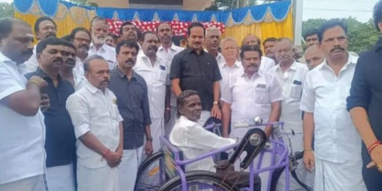 ஜெயலலிதாவின் 9-ம் ஆண்டு நினைவு தினம்: திருச்சி மாவட்ட அ.தி.மு.க.வினர் அஞ்சலி,