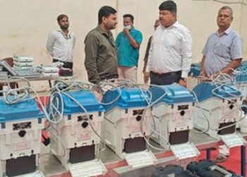 மயிலாடுதுறையில் 4,755 வாக்குப்பதிவு இயந்திரங்கள் சரிபார்ப்பு – கலெக்டர் நேரடி ஆய்வு!