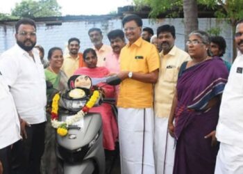 கம்பம் எம்.எல்.ஏ. ராமகிருஷ்ணன் நலத்திட்ட உதவிகள் வழங்கினார்