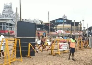 திருச்செந்தூரில் 200 அடி நீளத்திற்கு ராட்சதத் தடுப்புகள் அமைப்பு!