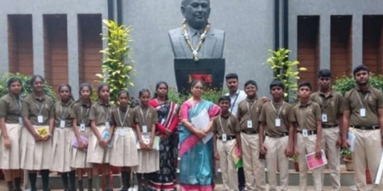 விண்வெளி அறிவியலை நேரில் பயில இஸ்ரோ சென்ற கம்பம் ராம் ஜெயம் பள்ளி மாணவர்கள்!