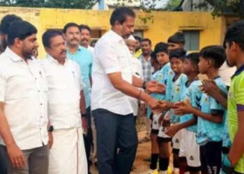 திண்டுக்கல்லில் மாவட்ட அளவிலான பிரம்மாண்ட கால்பந்து போட்டி தொடக்கம்!