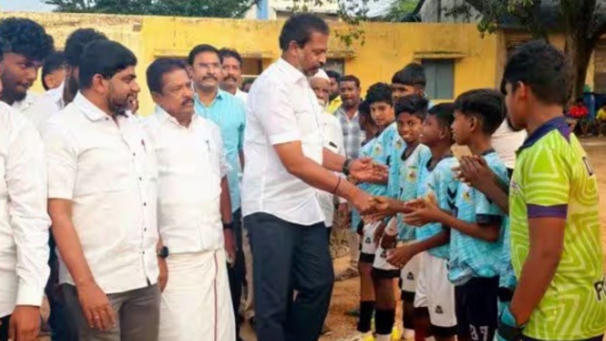 திண்டுக்கல்லில் மாவட்ட அளவிலான பிரம்மாண்ட கால்பந்து போட்டி தொடக்கம்!