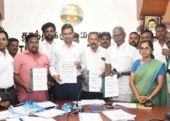 தூத்துக்குடியில் மாபெரும் தொழில் கடன் முகாம் கடன் ஆணைகளை வழங்கினார் ஆட்சியர் இளம்பகவத்