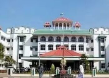 அரசு சட்ட அதிகாரிகளின் எண்ணிக்கை ‘சங்கடம்’: உயர் நீதிமன்ற நீதிபதி சுடேர்!