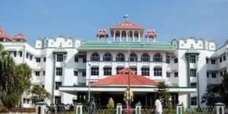 அரசு சட்ட அதிகாரிகளின் எண்ணிக்கை ‘சங்கடம்’: உயர் நீதிமன்ற நீதிபதி சுடேர்!