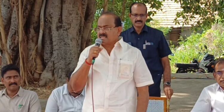 திமுக ஆட்சியில் கூடுதல் ரேஷன் கடைகள்: ஒட்டன்சத்திரத்தில் புதிய பகுதிநேர கடையைத் திறந்து வைத்து அமைச்சர் சக்கரபாணி பேச்சு