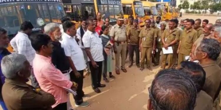 பள்ளி வாகனங்களில் பாதுகாப்பு வசதிகள் குறித்து ஆர்.டி.ஓ அதிரடி ஆய்வு டிரைவர்களுக்குப் பாதுகாப்புப் பயிற்சி