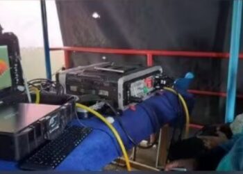 முல்லைப் பெரியாறு அணை பலத்தை ஆய்வு செய்ய களமிறங்கிய நவீன ‘ஆர்.ஓ.வி’ இயந்திரம் நீருக்கடியில் ஆய்வைத் தொடங்கியது மத்திய மண்ணியல் குழு