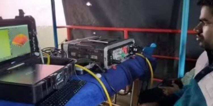 முல்லைப் பெரியாறு அணை பலத்தை ஆய்வு செய்ய களமிறங்கிய நவீன ‘ஆர்.ஓ.வி’ இயந்திரம் நீருக்கடியில் ஆய்வைத் தொடங்கியது மத்திய மண்ணியல் குழு