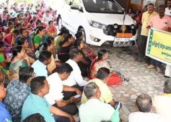 மத்திய அரசை கண்டித்து திண்டுக்கல்லில் ஊரக வளர்ச்சித்துறை அலுவலர்கள் ஆர்ப்பாட்டம்